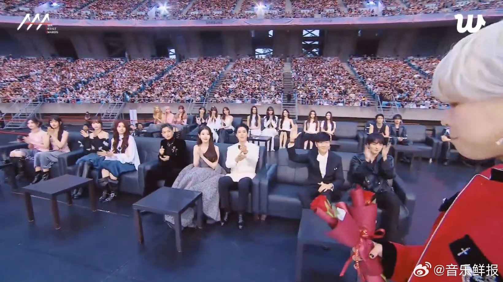 林俊杰朴宝剑IU同框引热议