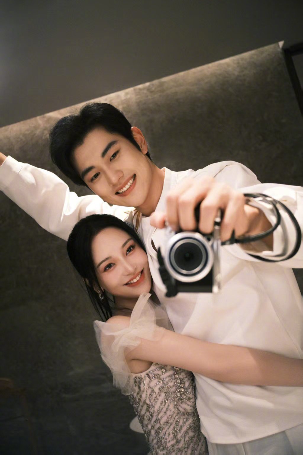 金莎孙丞潇中秋甜蜜互动引热议