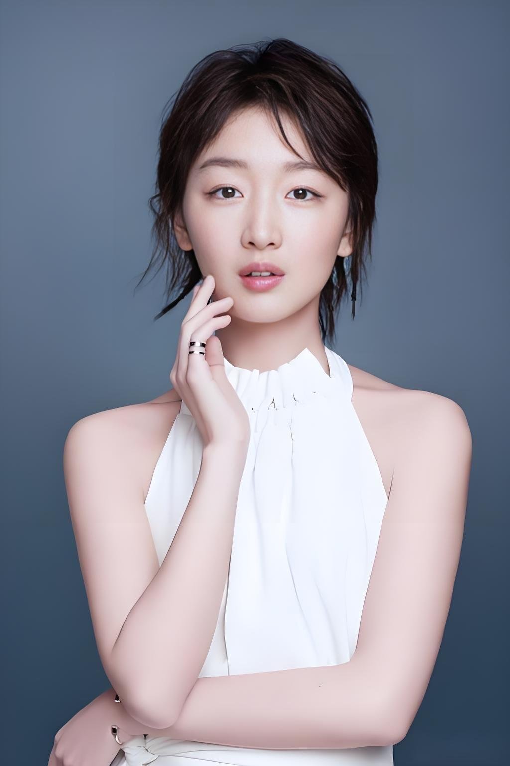 周冬雨与十年老粉暖心对话，温柔回应让对方吃好点