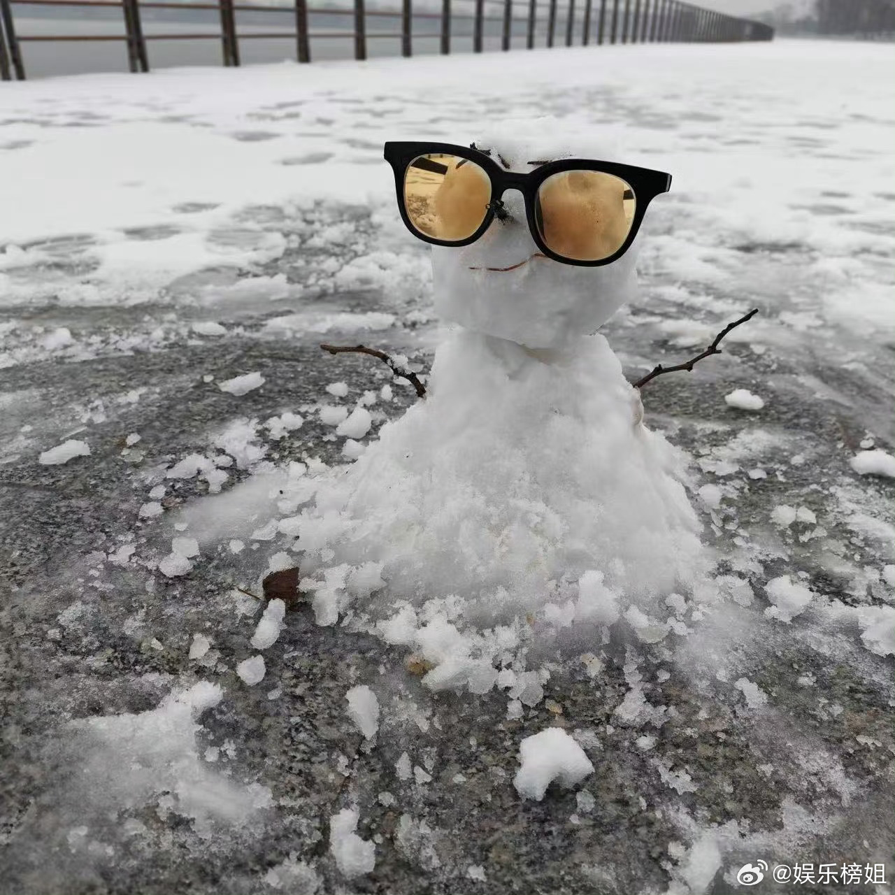 肖战堆雪人后续，网友热心重安