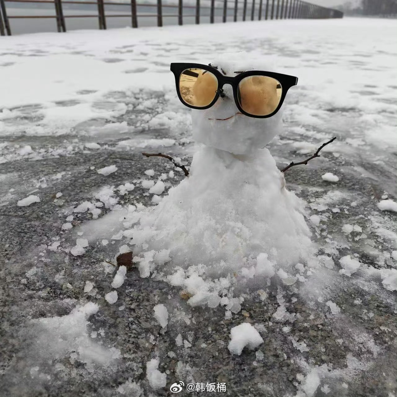 肖战堆雪人日记记录雪人倒下被扶起