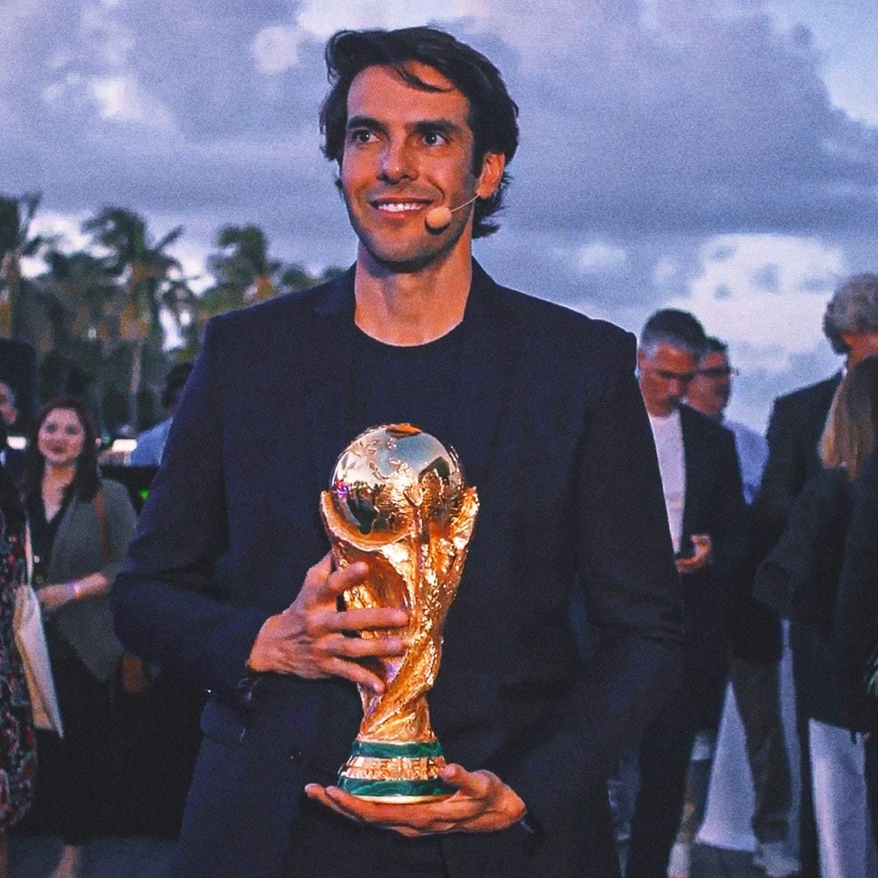 卡卡鼓励米兰相信自己可胜国米，透露或重返米兰任职