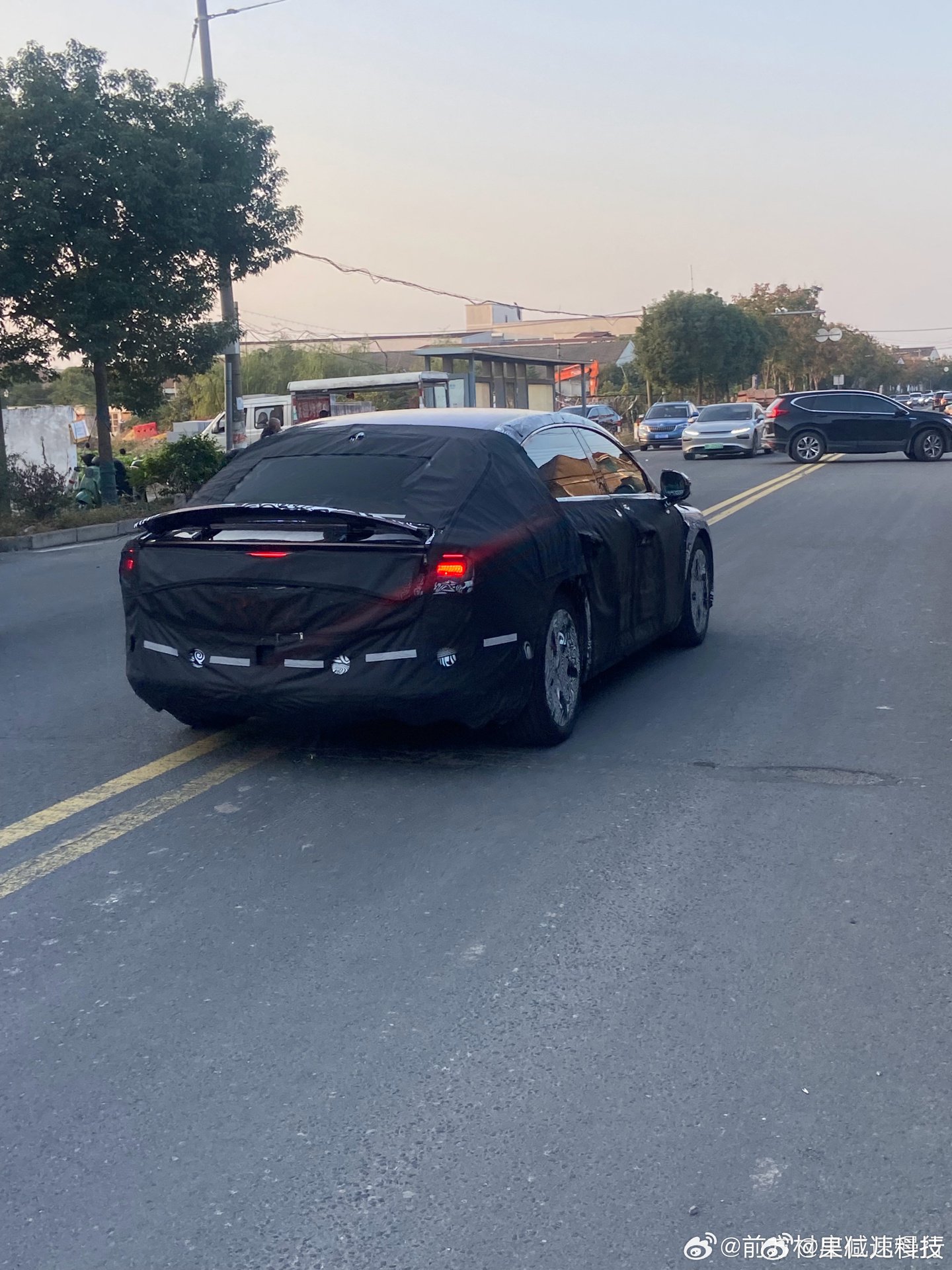 博主曝光smart全新轿车谍照，或为插混中型车精灵6