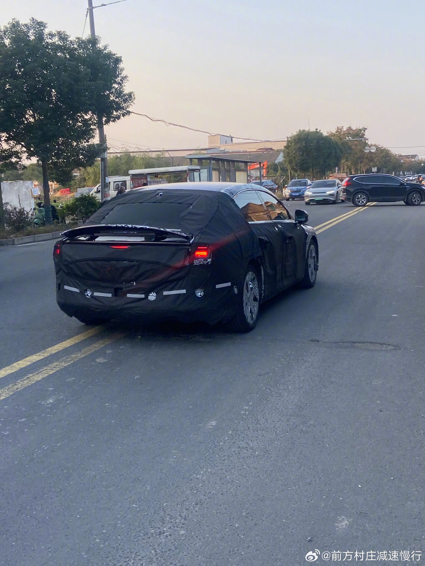 smart精灵6中型轿车谍照曝光，配主动扰流板