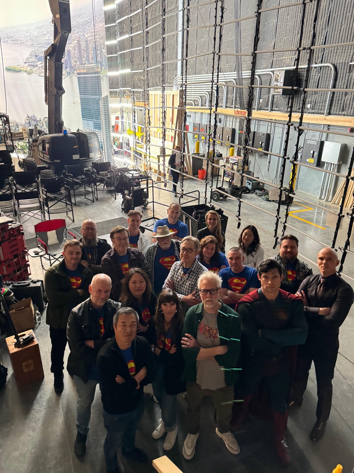 滚导James Gunn曝光超人全新幕后合影