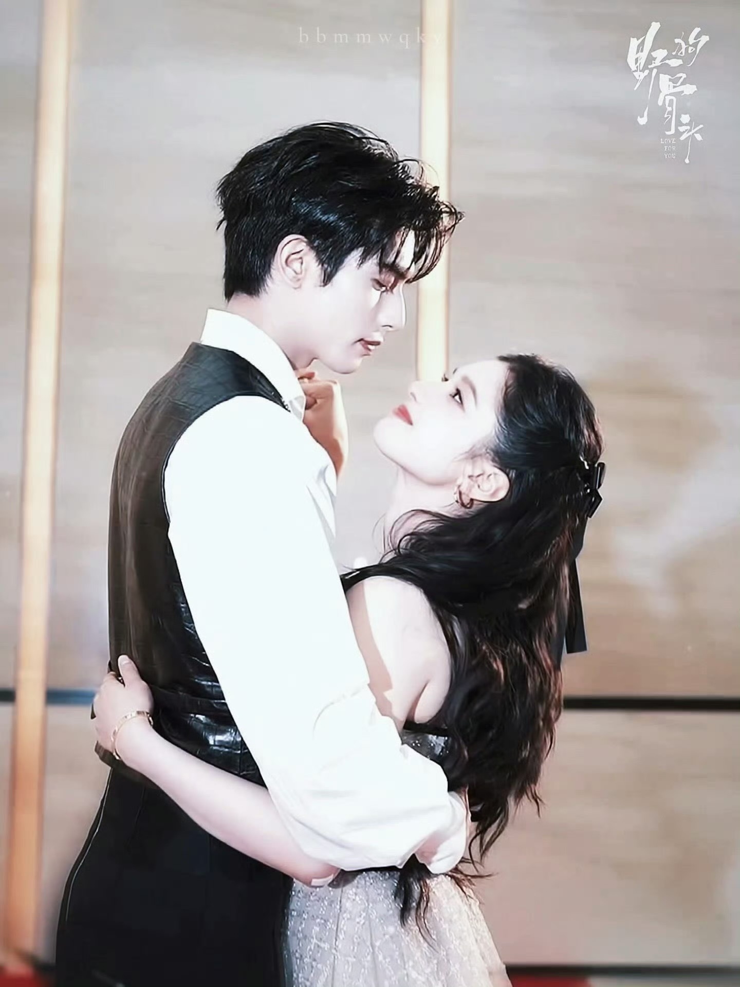 宋威龙张婧仪揽腰共舞引期待