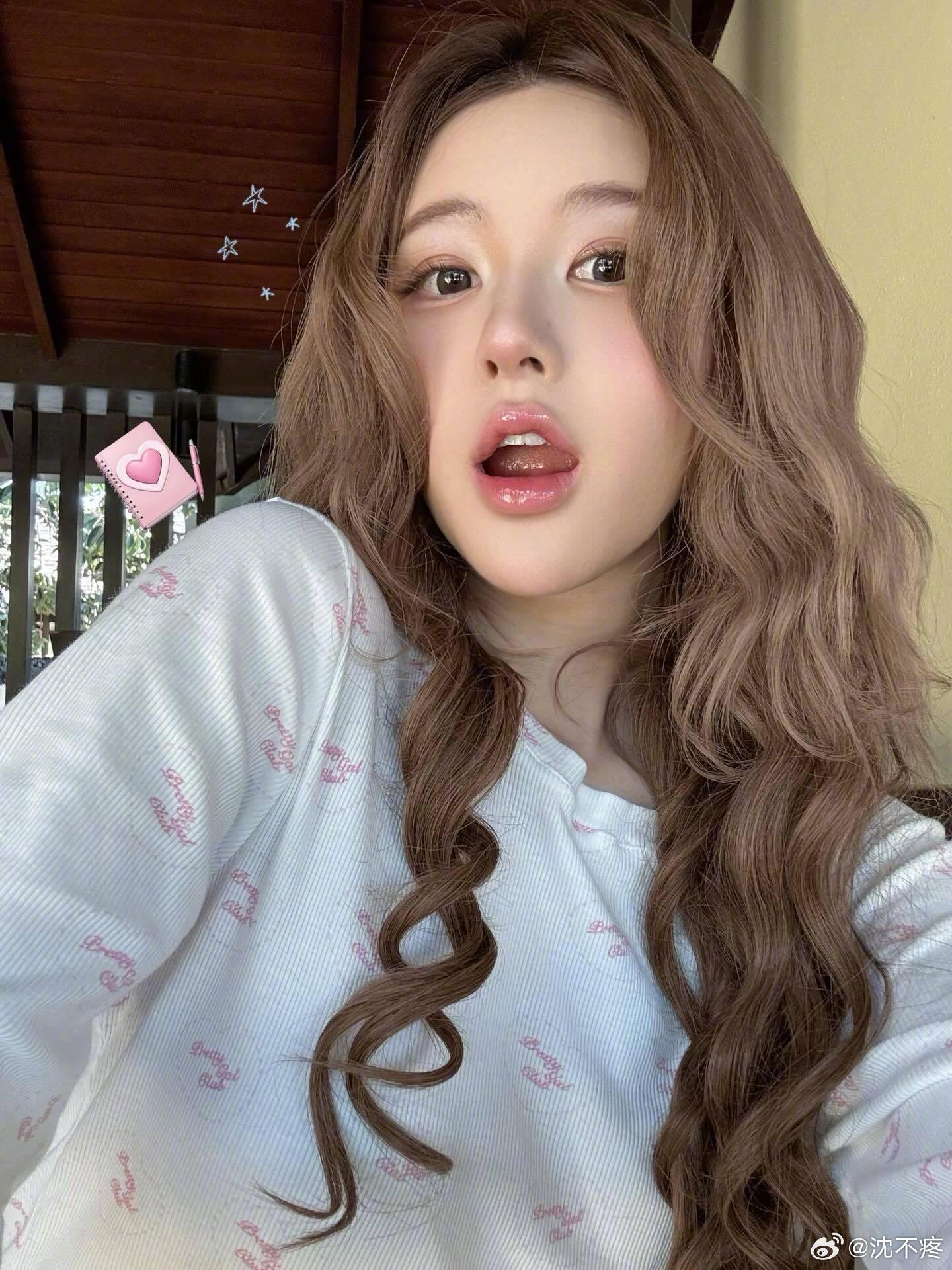 赵露思ins更新春日甜美氛围照