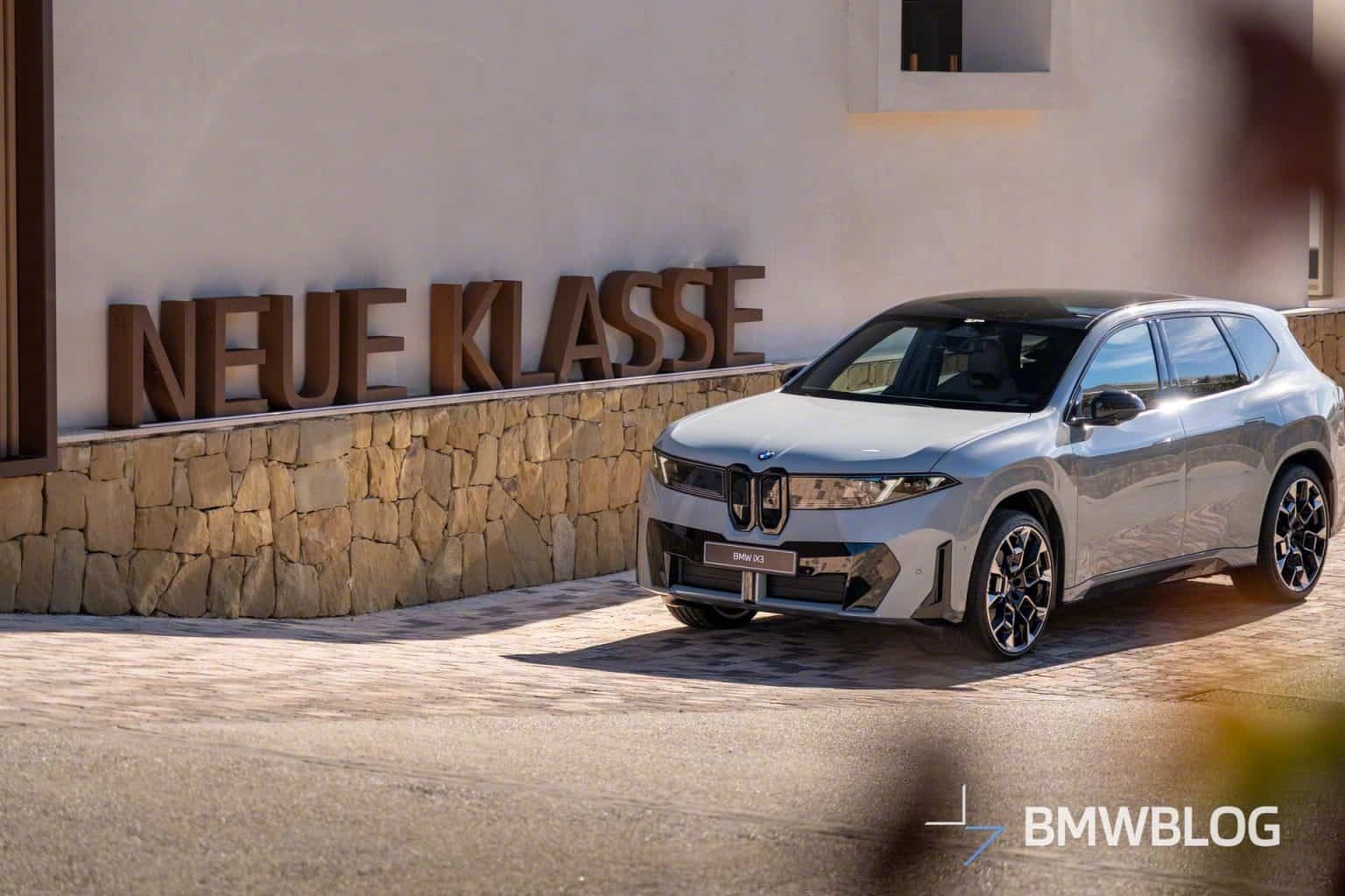 2026款宝马iX3 M运动套装Pro版亮相，明年春季欧洲交付