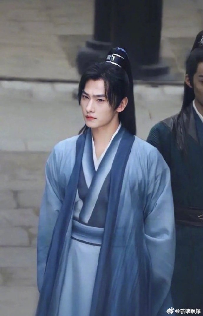 杨洋成毅等男星高马尾造型盘点