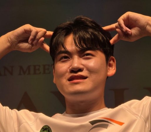 Faker与T1队友为Gumayusi献花，LCK公布获奖名单