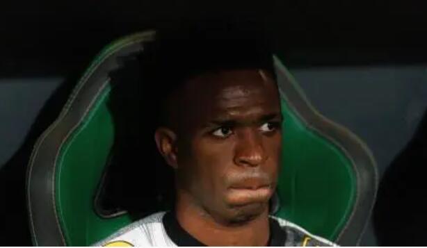 皇马主帅阿隆索与多名球员关系紧张，更衣室分化加剧