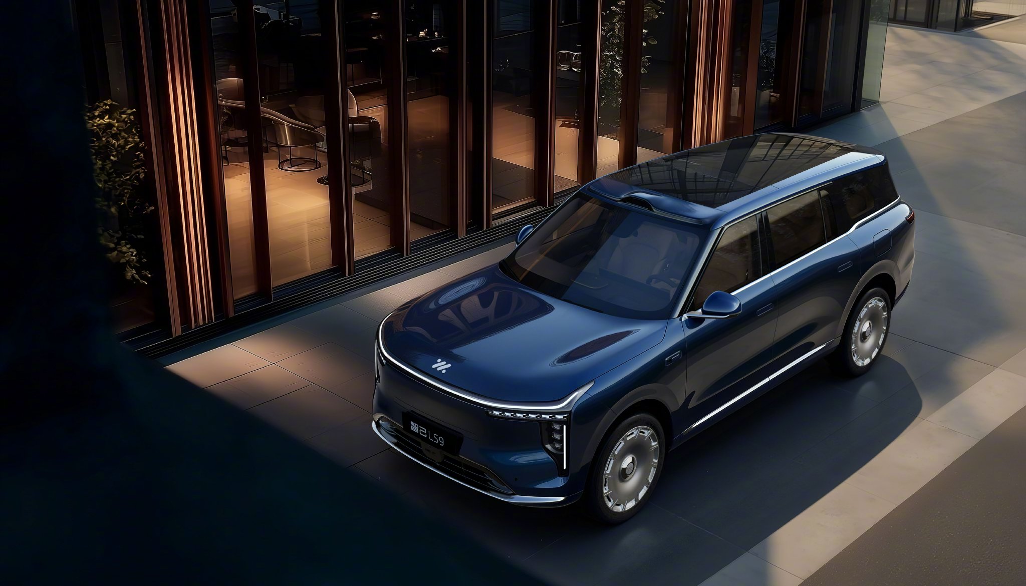 智己LS9广州车展交付，增程系统续航超1500km