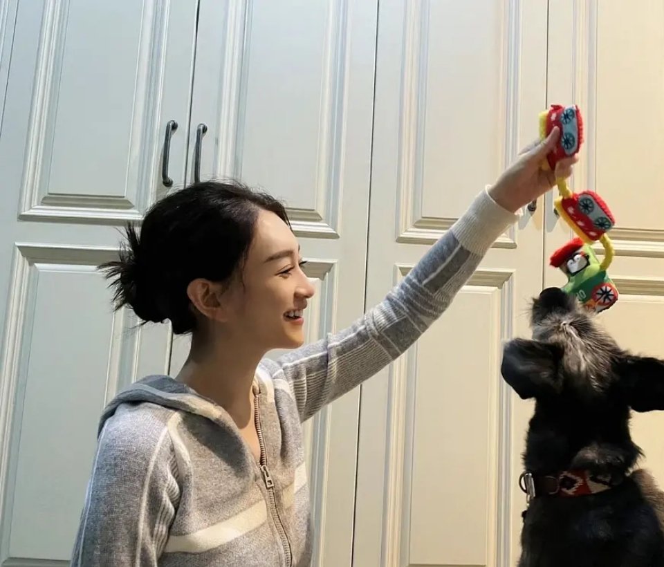 李小冉孙怡吃同一份外卖