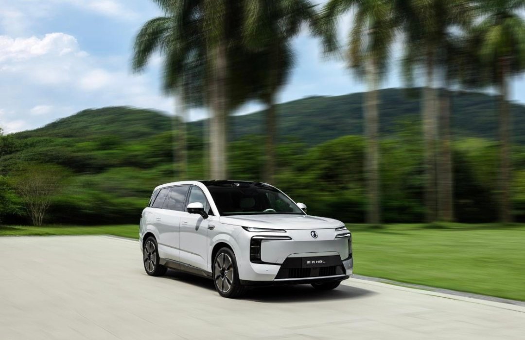 腾势N8L两款车型上市，售价31.98万起