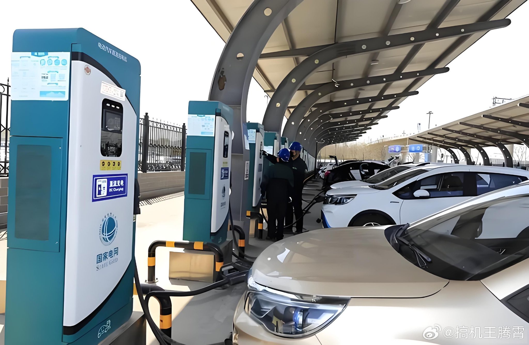 2026年高速服务区将建超1万个充电枪，大功率占比25%