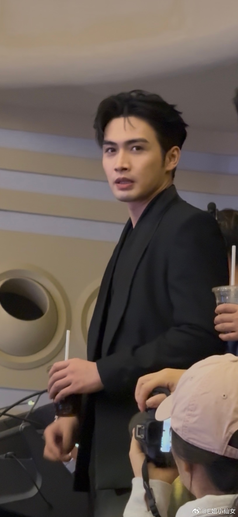 张彬彬出席金鹅荣誉内场活动