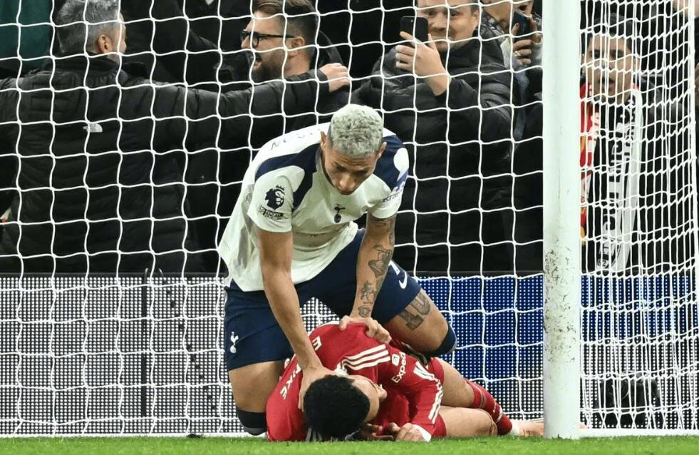 前英超裁判负责人称热刺球员里沙利松应被红牌罚下