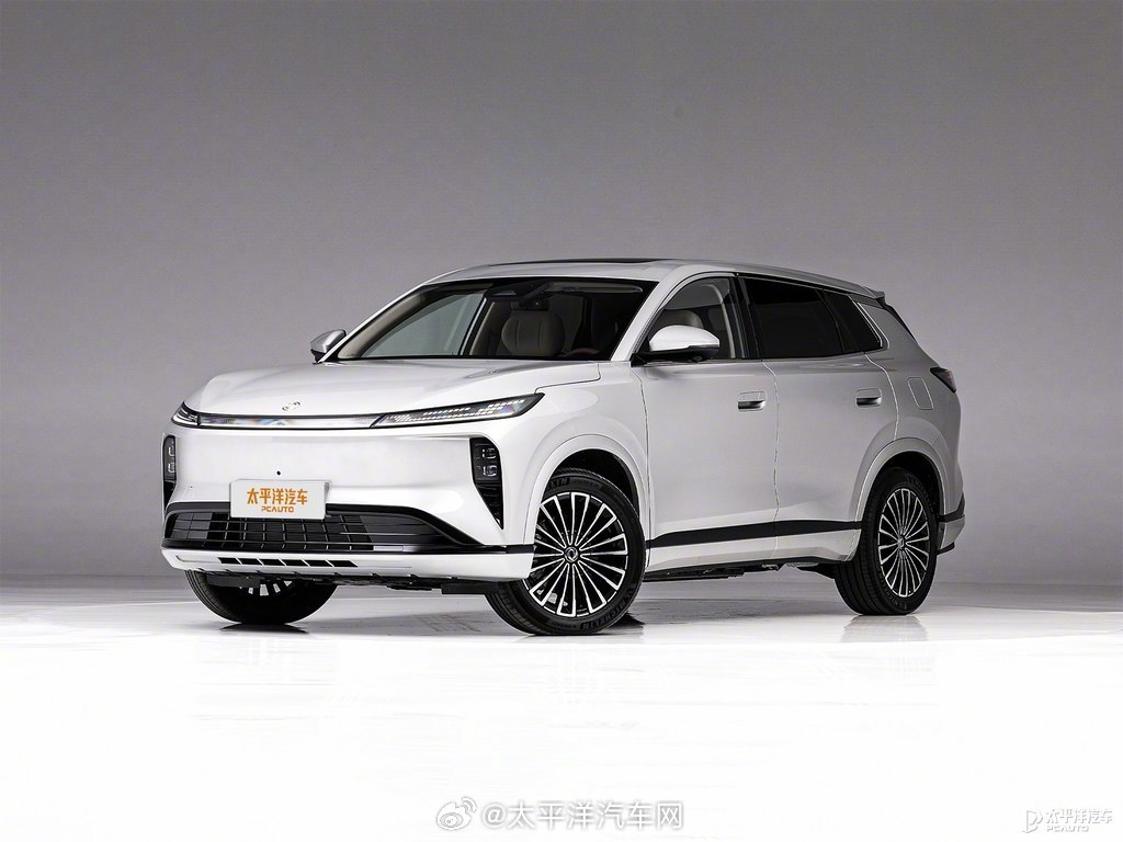 东风风神L8成都车展上市，限时11.99万起