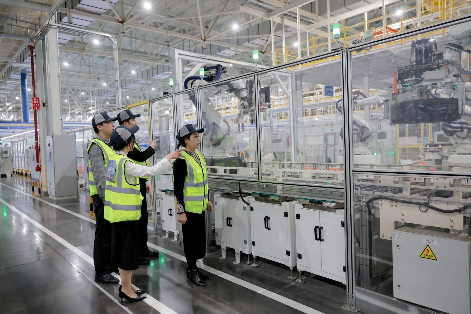 高知精英转向岚图泰山，中国品牌重定义豪华汽车标准