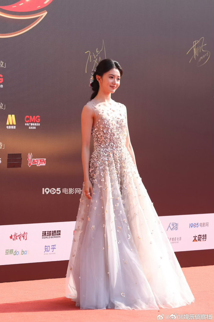 刘浩存展现质朴美感