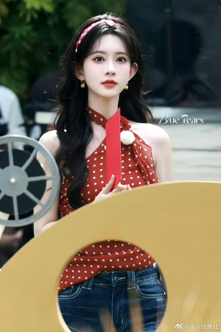 孟子义腰围引热议，被赞比名牌更纤细