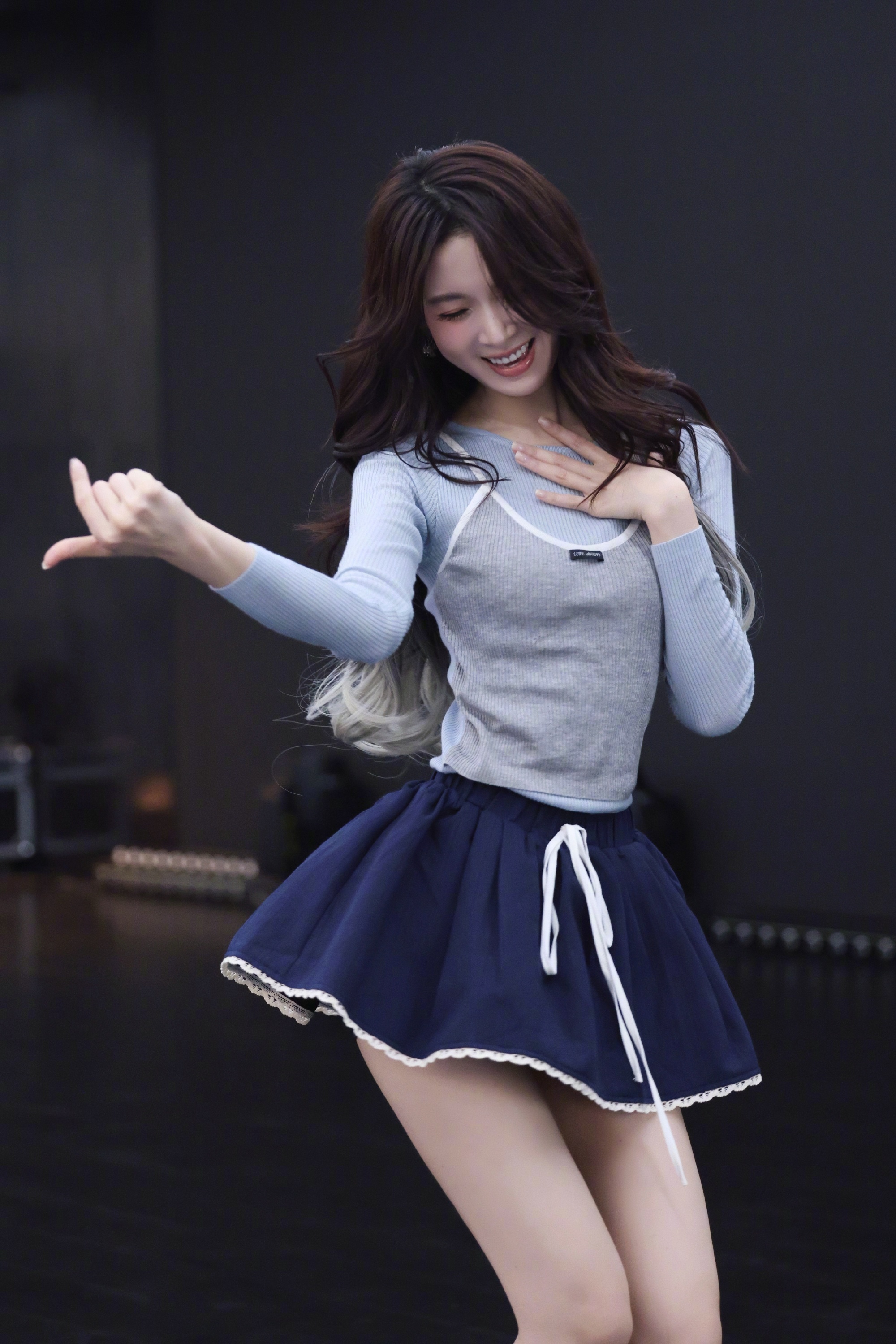 罗云熙为陈瑶浪姐初舞台打call