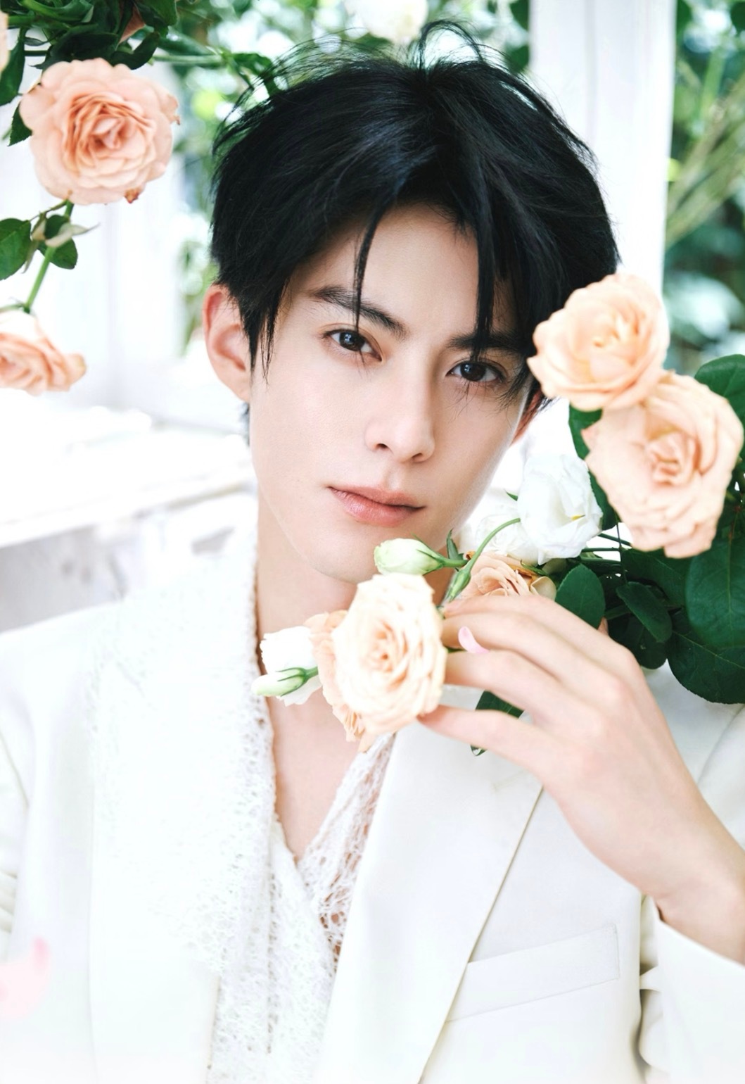 王鹤棣程潇等15位明星蕾丝造型合集