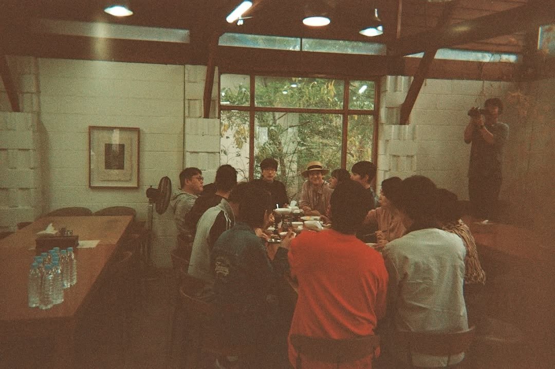 请回答1988十周年团综合照曝光，疑似爸妈结婚录像截图