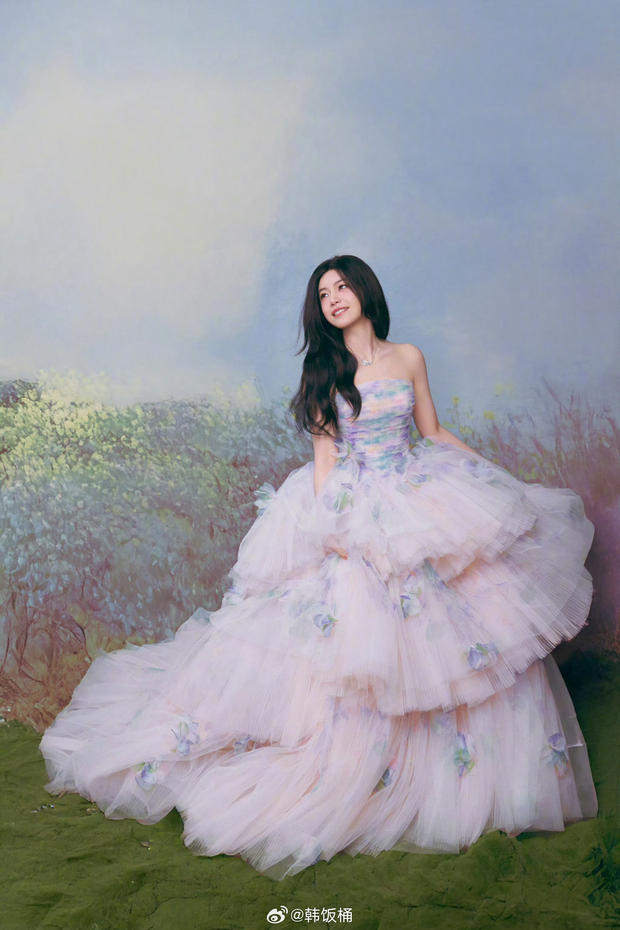 陈妍希亮相星光大赏红毯引热议，网友喊话于正