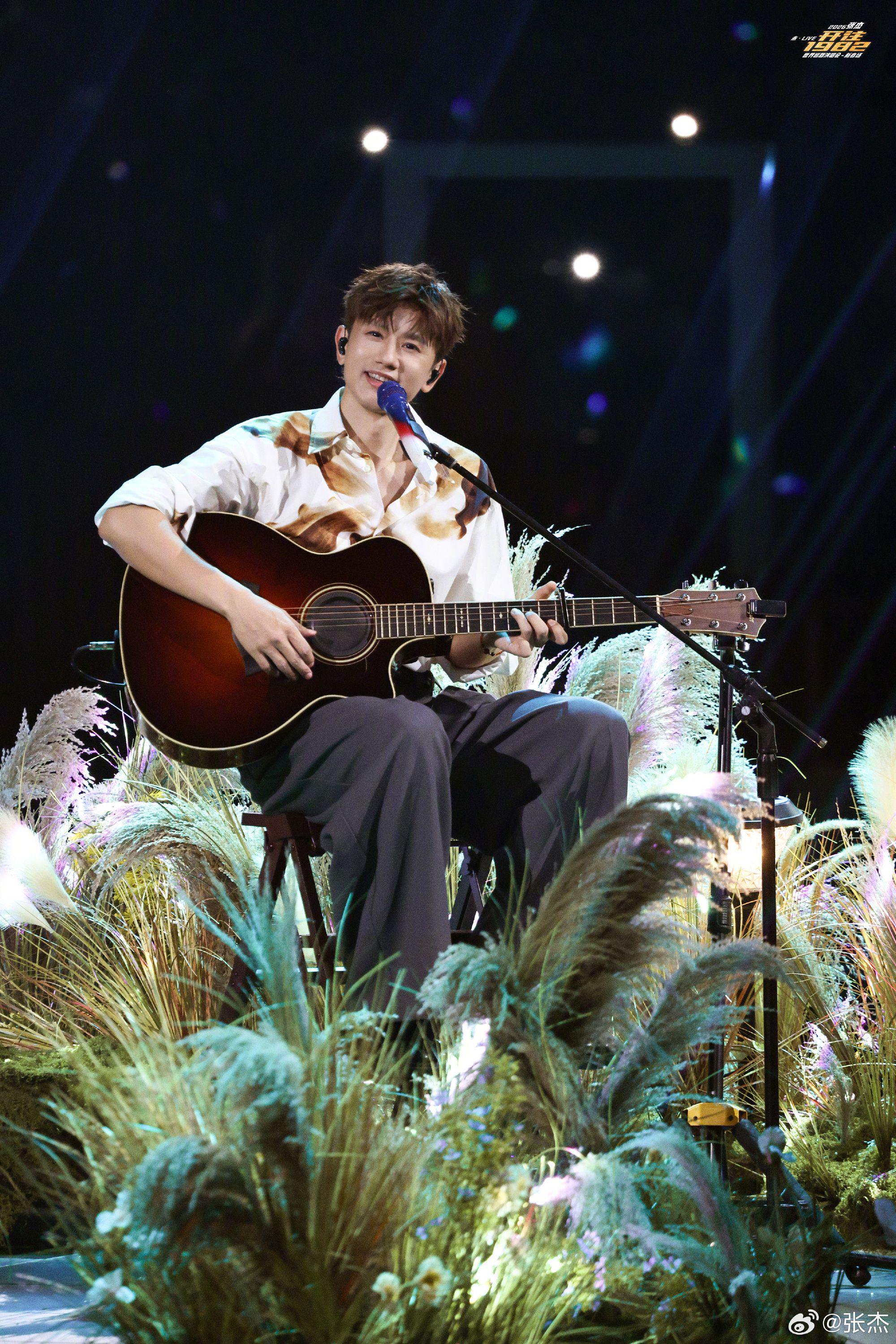 张杰成都演唱会献唱经典曲目，未LIVE巡回圆满收官