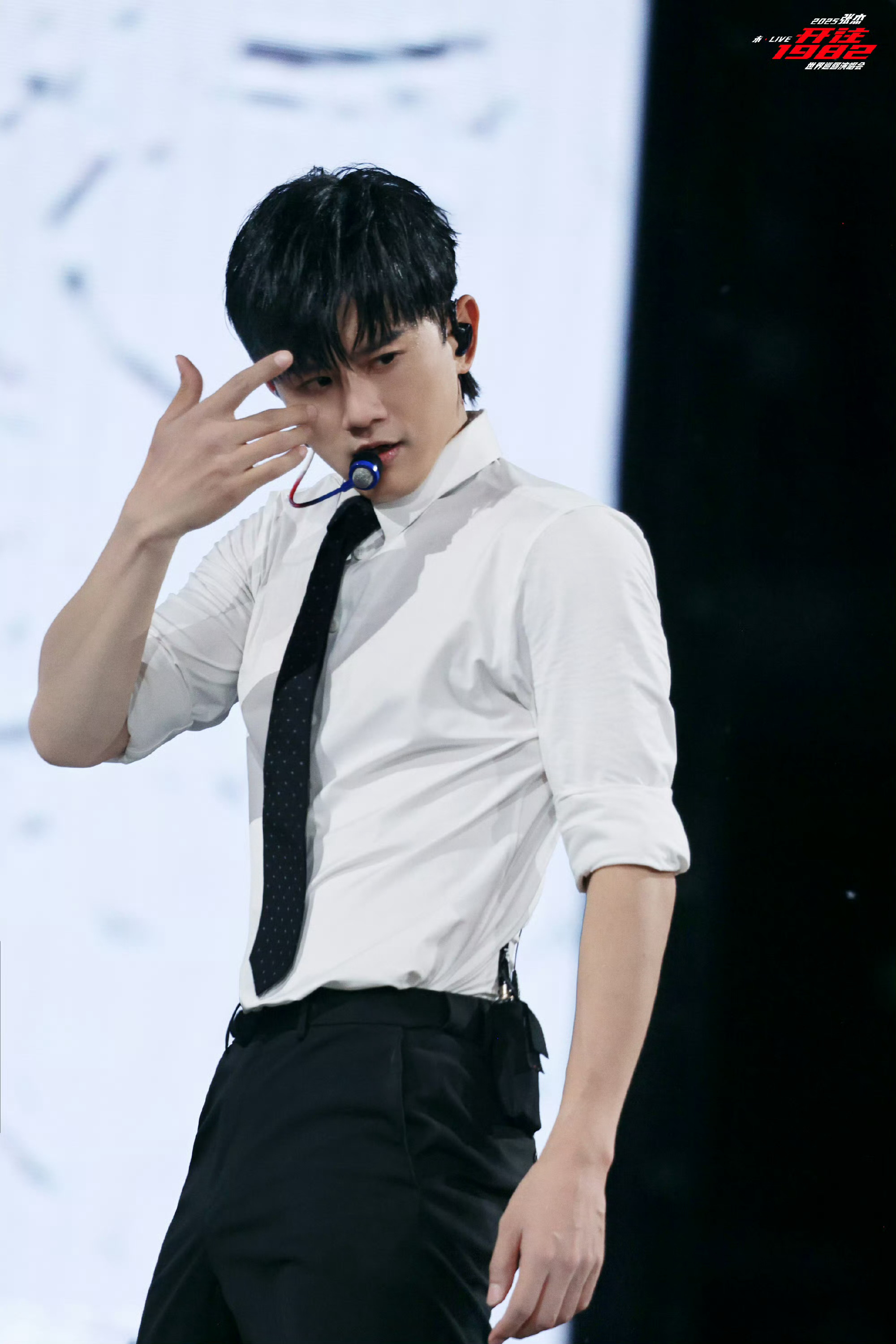 宁静称张杰神一样的存在，将看其演唱会