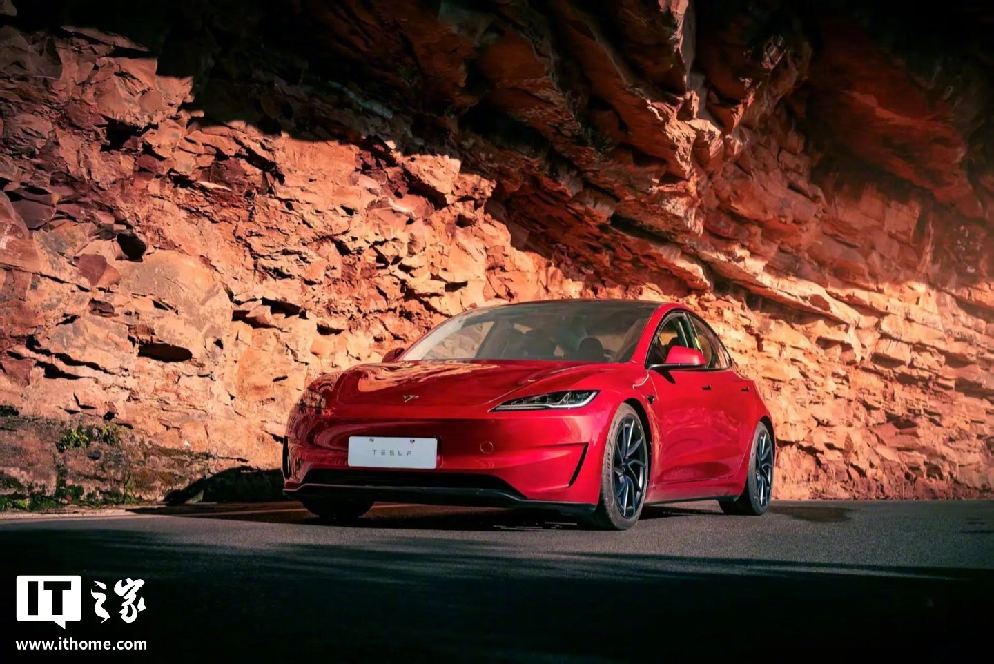 美对18万辆特斯拉Model3调查车门应急装置