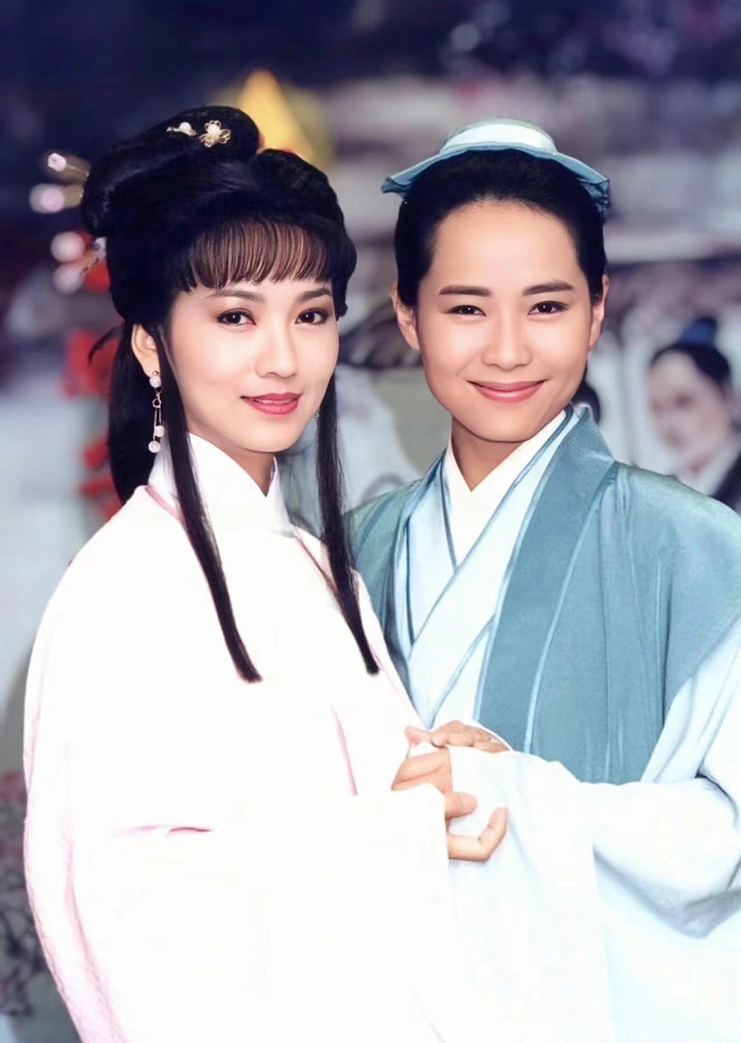 白蛇小青芒果同框引热议，30年情谊再现舞台