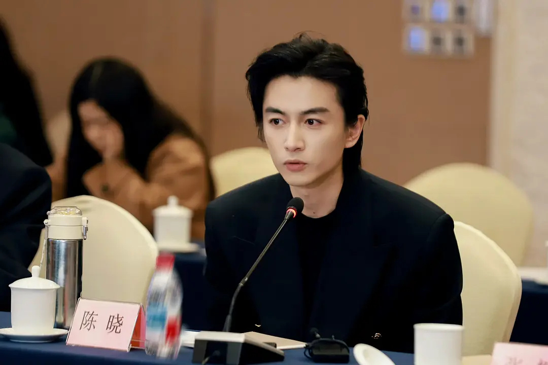 陈晓出席大生意人研讨会全程脱稿谈创作