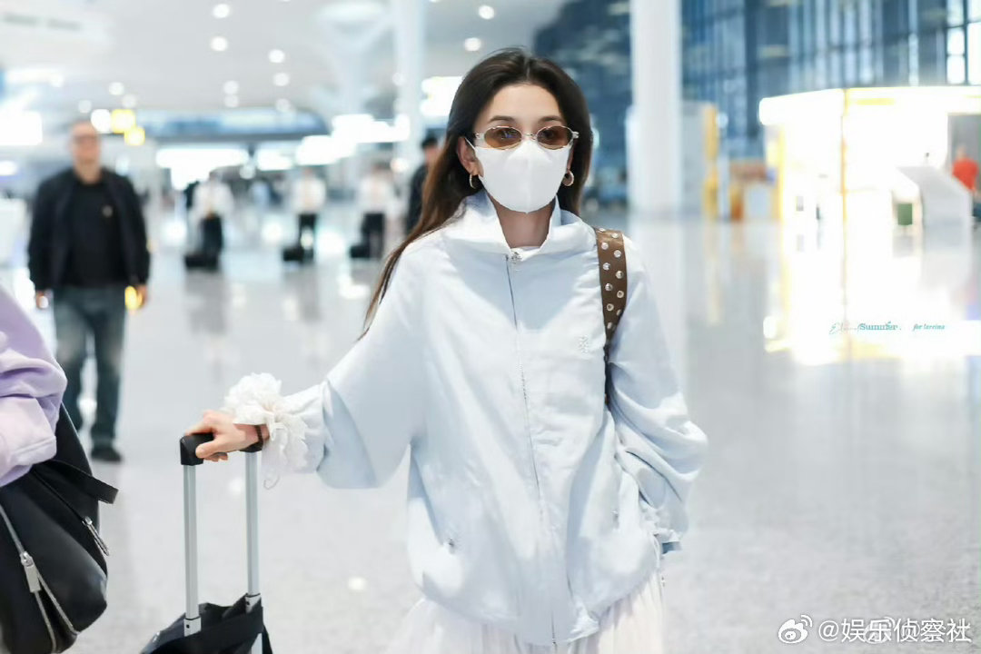 宋祖儿赠送站姐周年礼物暖心互动