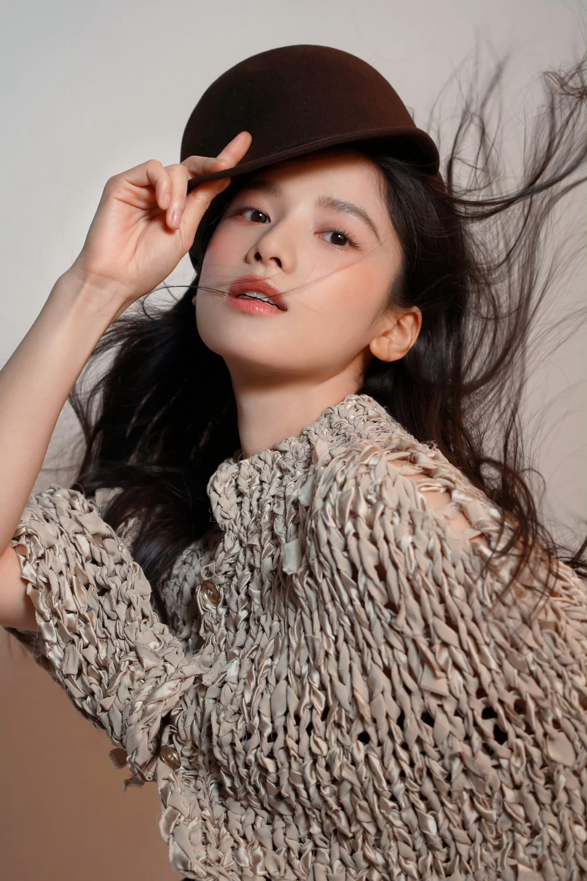 张婧仪发文柔韧之内自有棱角