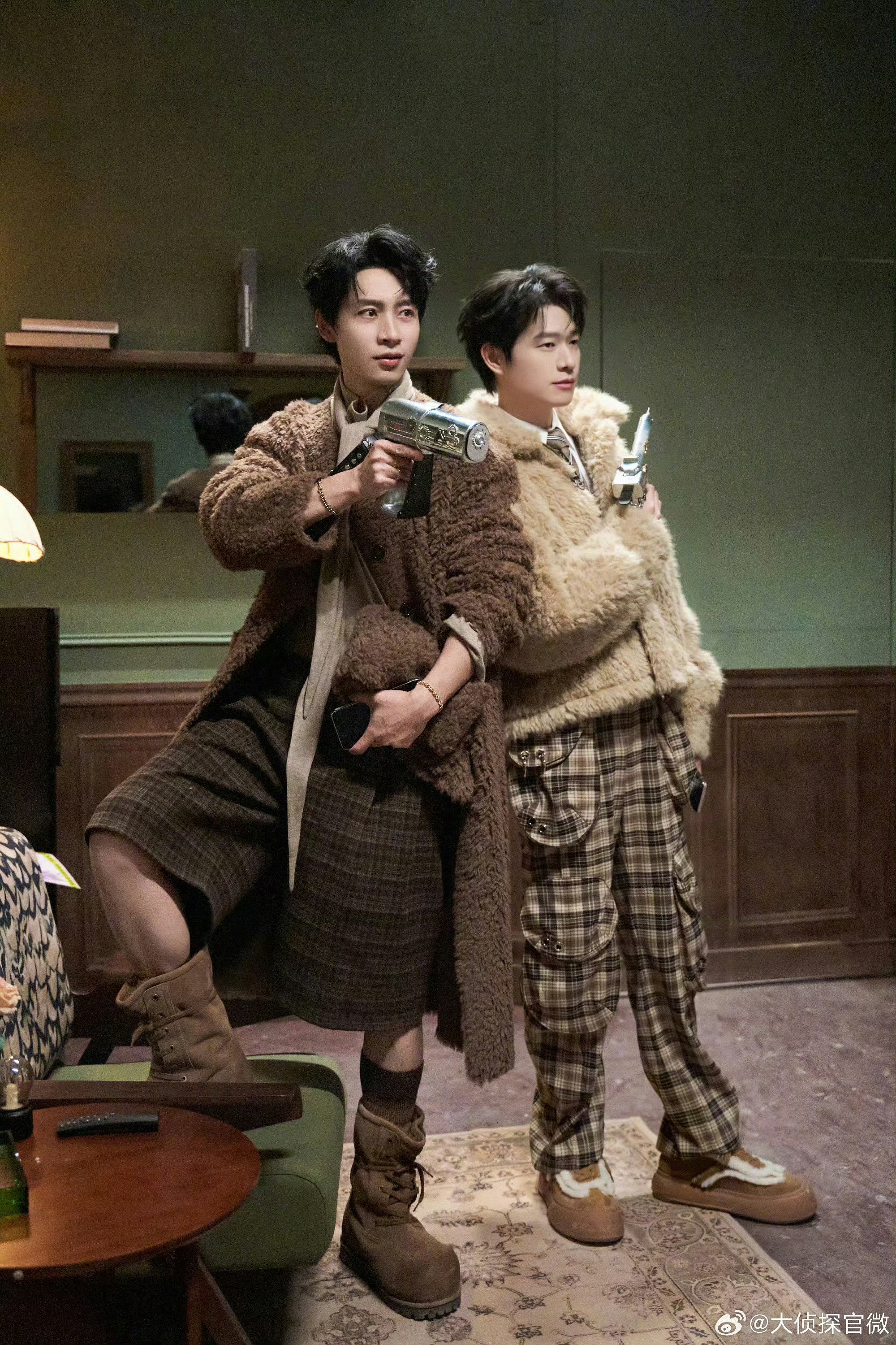 魏晨魏大勋双侦探合体亮相