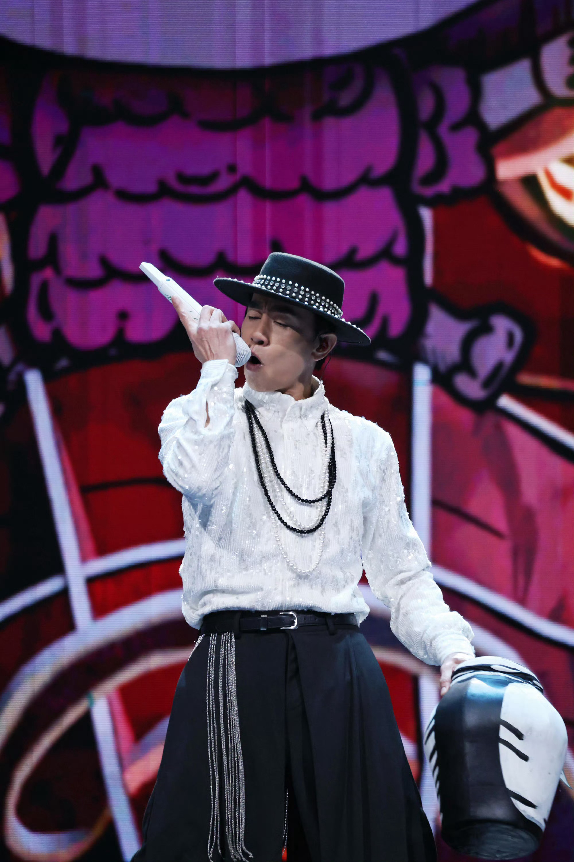 陈小春合肥演唱会引全场大合唱，唱功稳健情感充沛