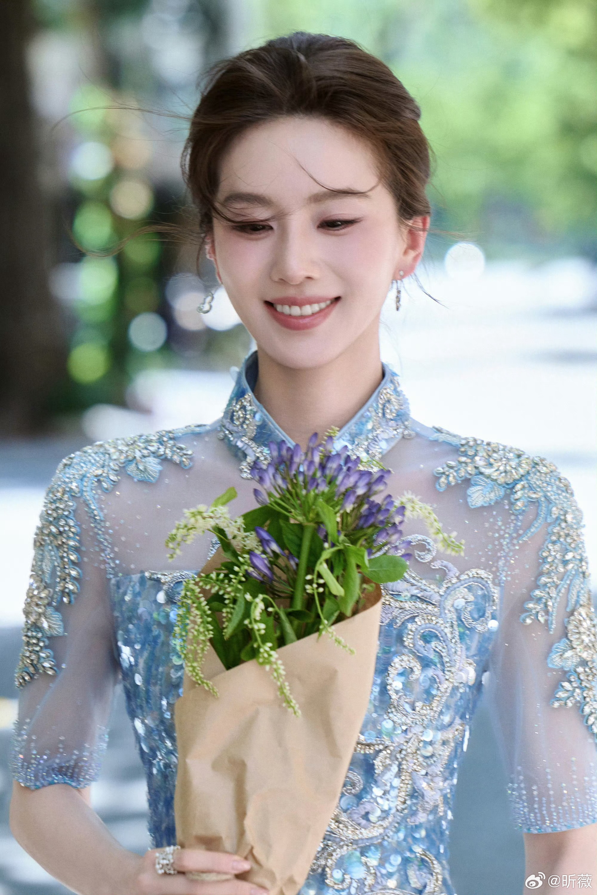 刘诗诗穿青澜序新中式礼服亮相越南活动