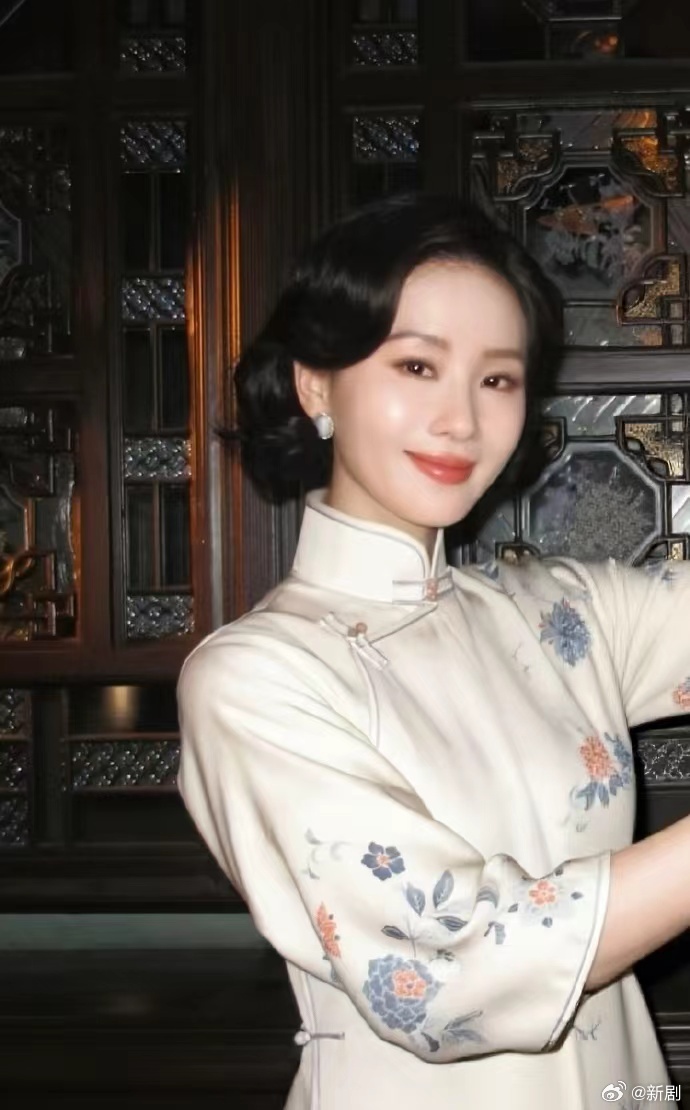 刘诗诗民国造型曝光演绎清丽美人凌汶