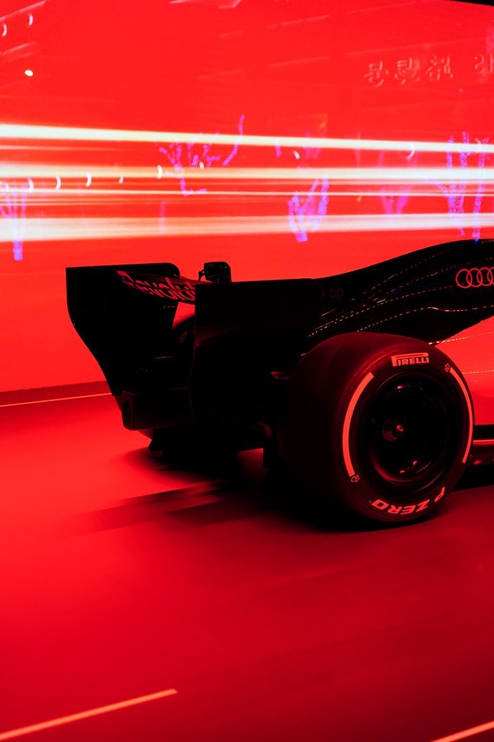 奥迪F1快闪店体验R26赛车，A5L Sportback融合赛道科技与智能驾驶