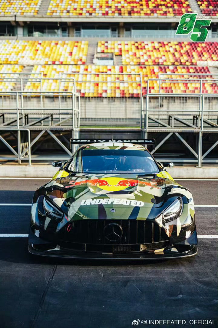 王一博获三家品牌联合赞助出战赛车