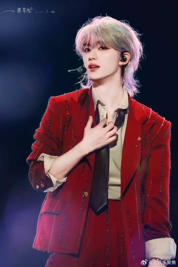 王鹤棣凌晨下班获丁程鑫问候