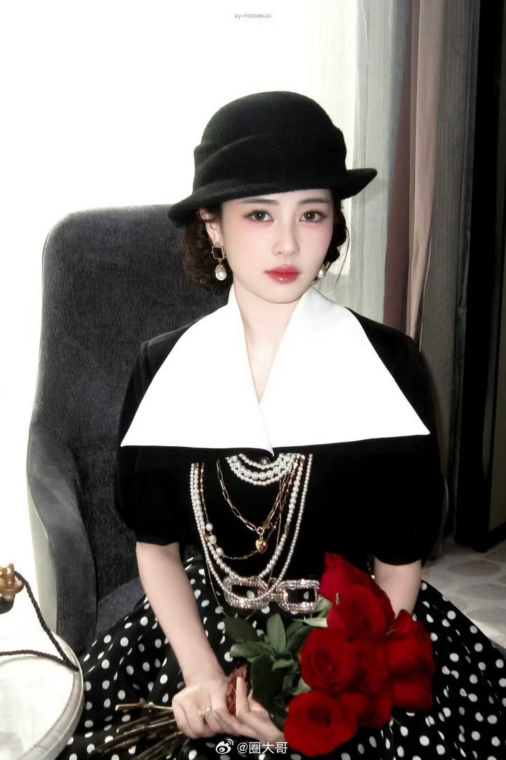 白鹿奔跑吧14化身哈基米，白裙女团风造型甜美亮相