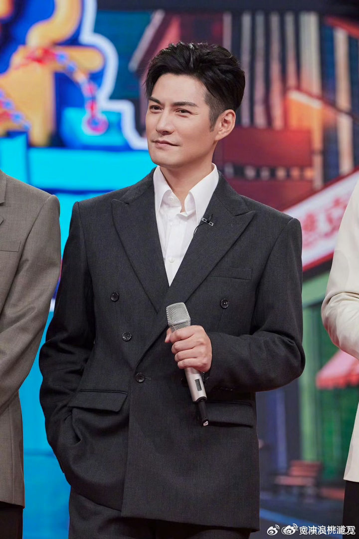 严屹宽精准模仿还珠格格容嬷嬷引热议