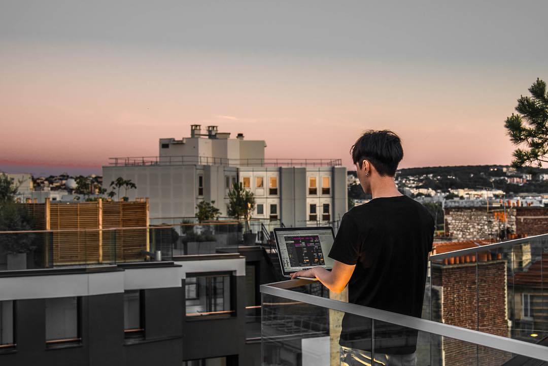 张艺兴2018年ins发文感叹生活瞬间