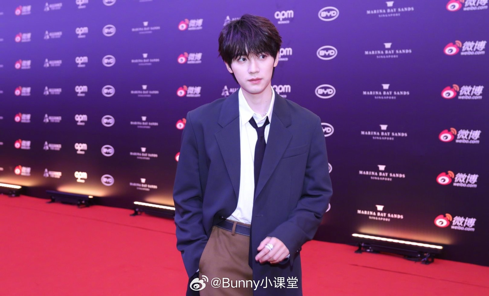 新加坡微博文化交流之夜红毯亮相，刘雨昕周翊然刘轩丞状态佳