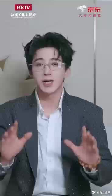 刘宇宁江湖唱腔穿透力强，西装长靴造型引期待