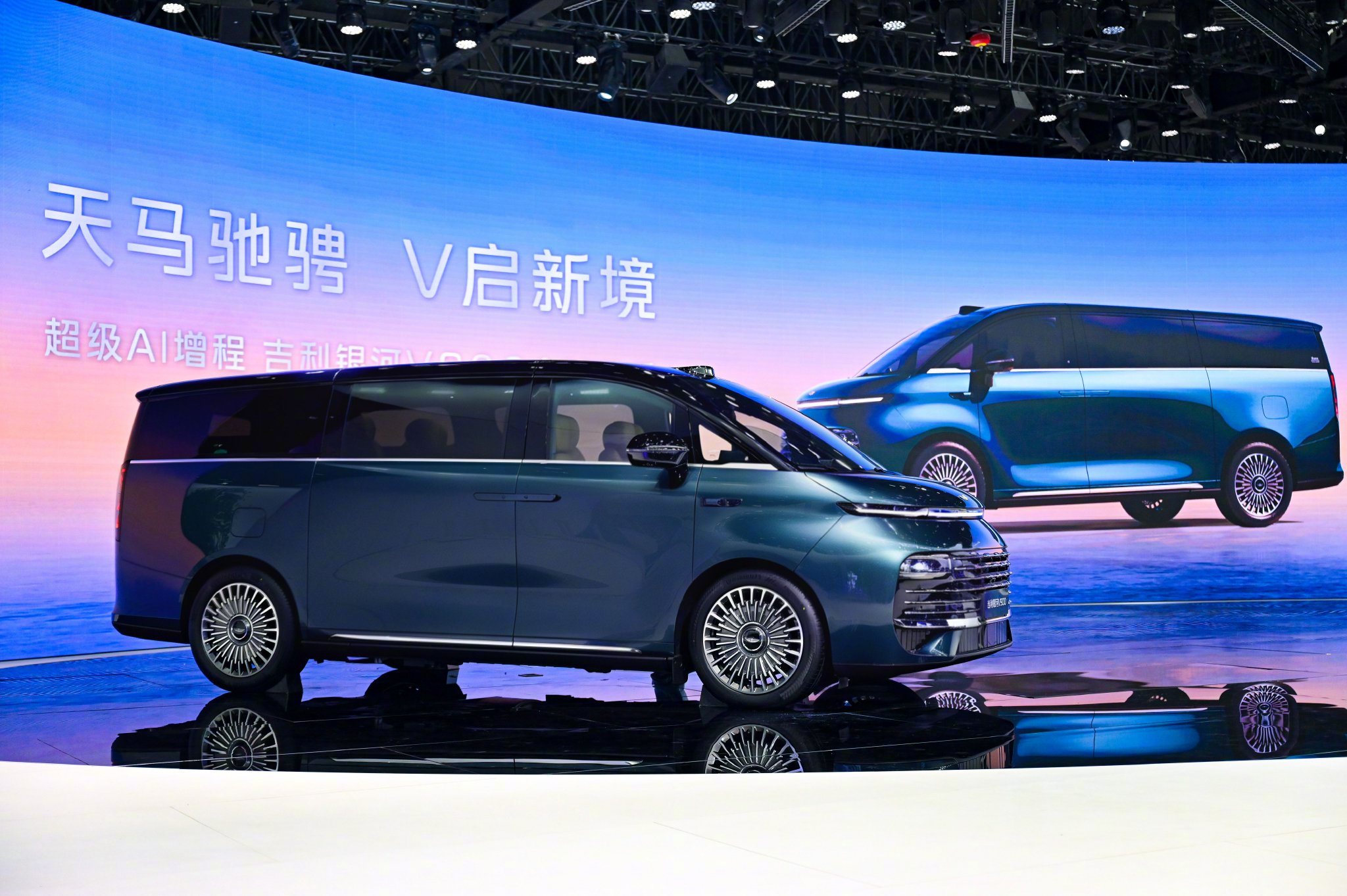 吉利银河V900广州车展首秀，金标MPV空间智能双突破