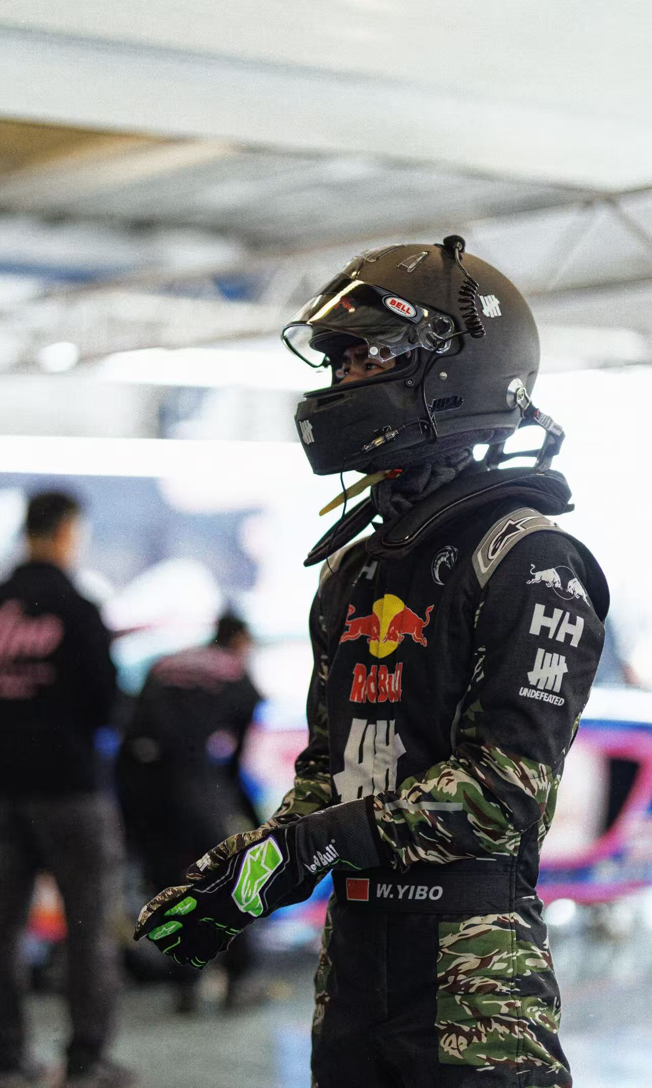 王一博85号赛车战袍亮相，2026赛季China GT蓄势待发